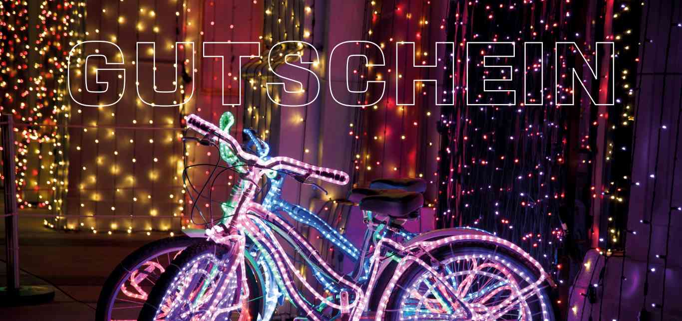 Gutschein Vorlage Fahrräder mit bunten Lichterketten